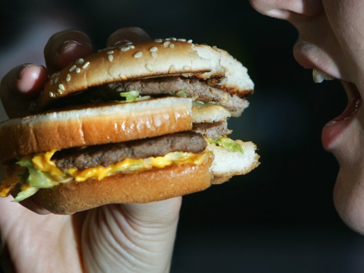 How Eating Junk Food Can Damage Your Optic Nerves?
