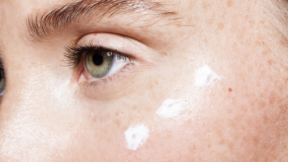 8 Natural Ways To Care of the Skin Around Your Eyes